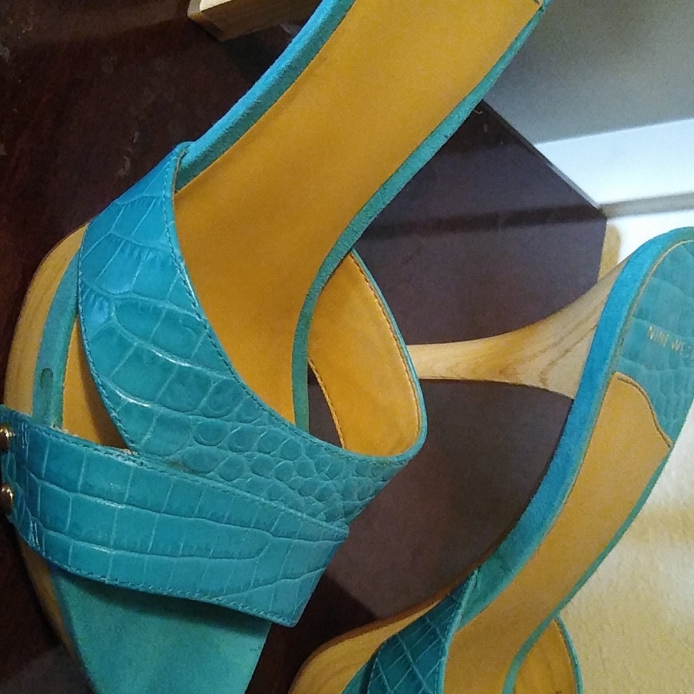 Nine West turquoise sandal heels - Picture 2 of 3
